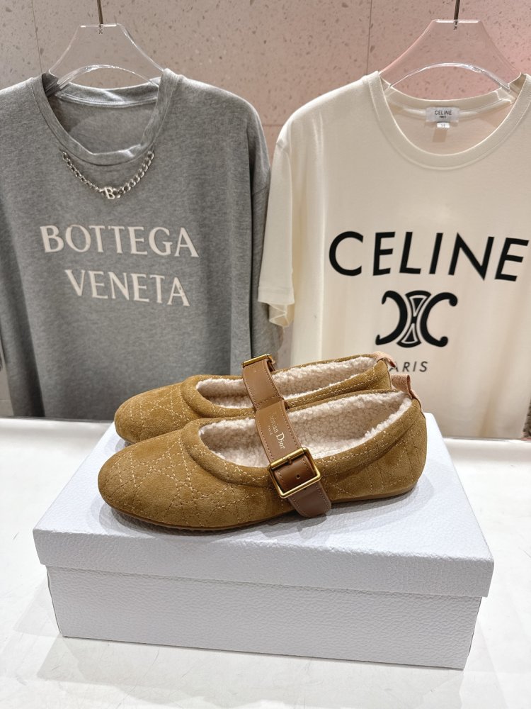 Ballet shoes on fur winter фото 4