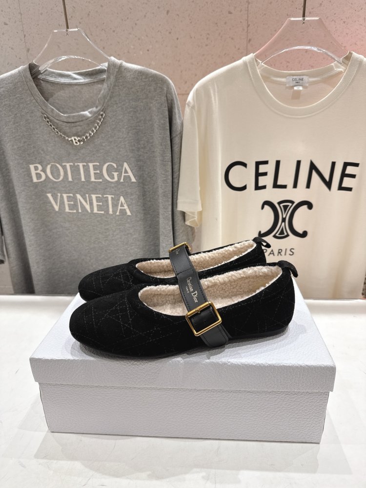 Ballet shoes on fur winter фото 4