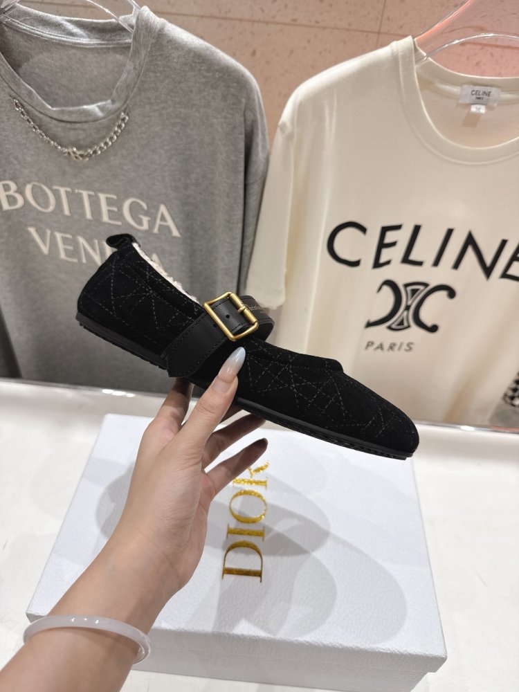 Ballet shoes on fur winter фото 5