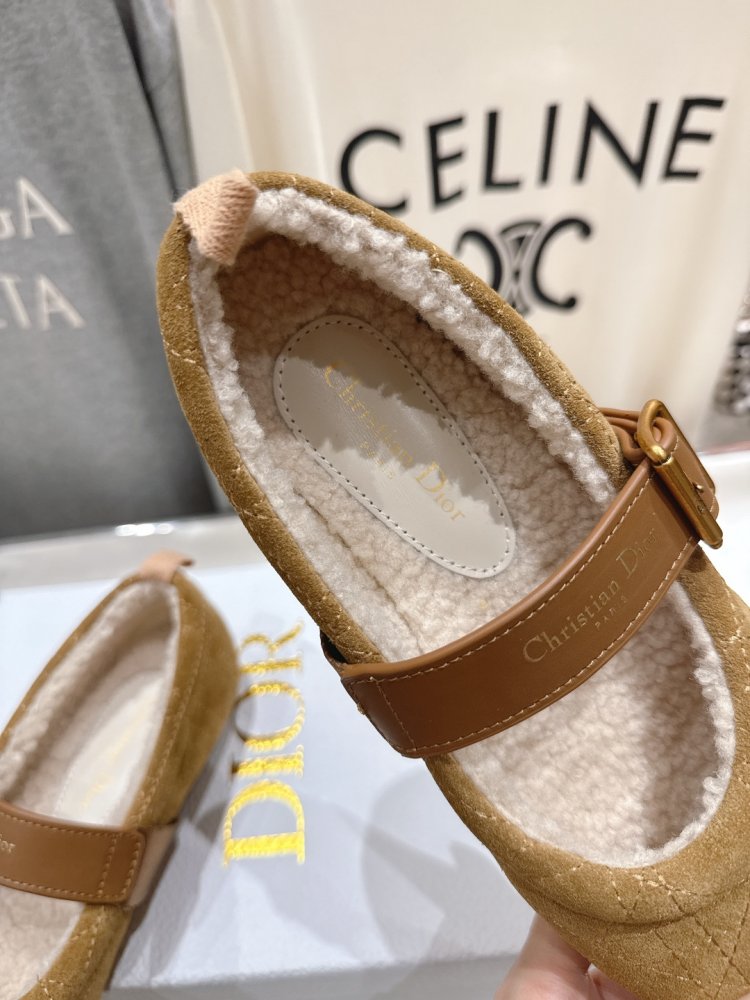 Ballet shoes on fur winter фото 6