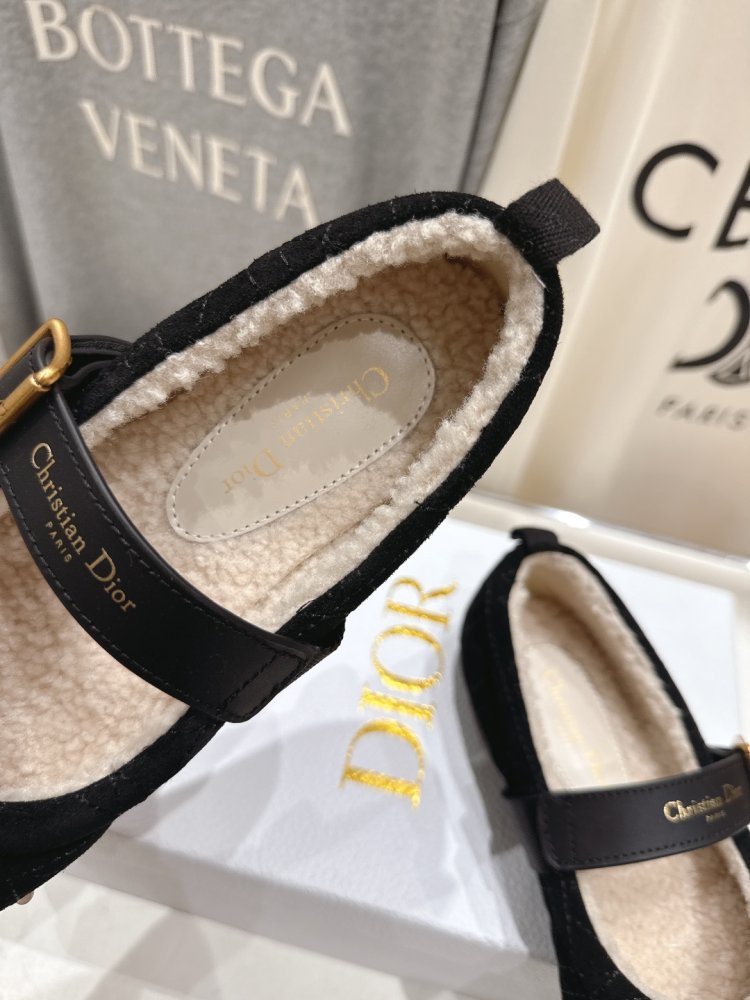 Ballet shoes on fur winter фото 6