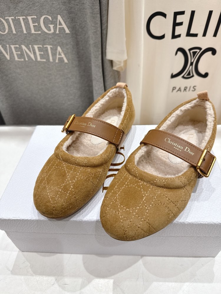 Ballet shoes on fur winter фото 7