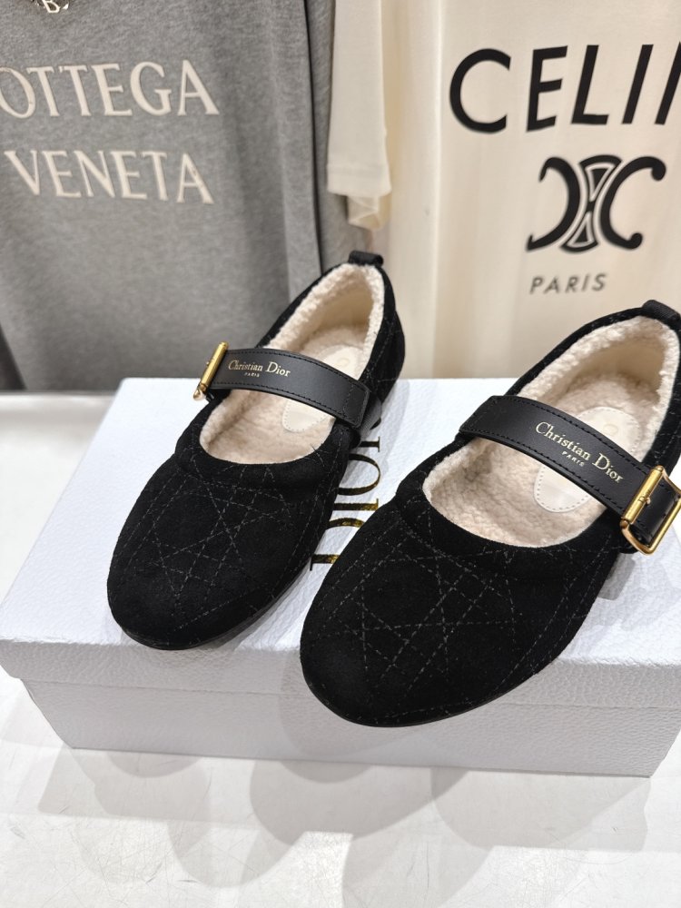 Ballet shoes on fur winter фото 7