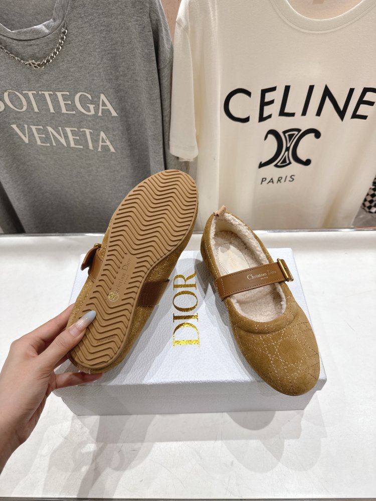 Ballet shoes on fur winter фото 8