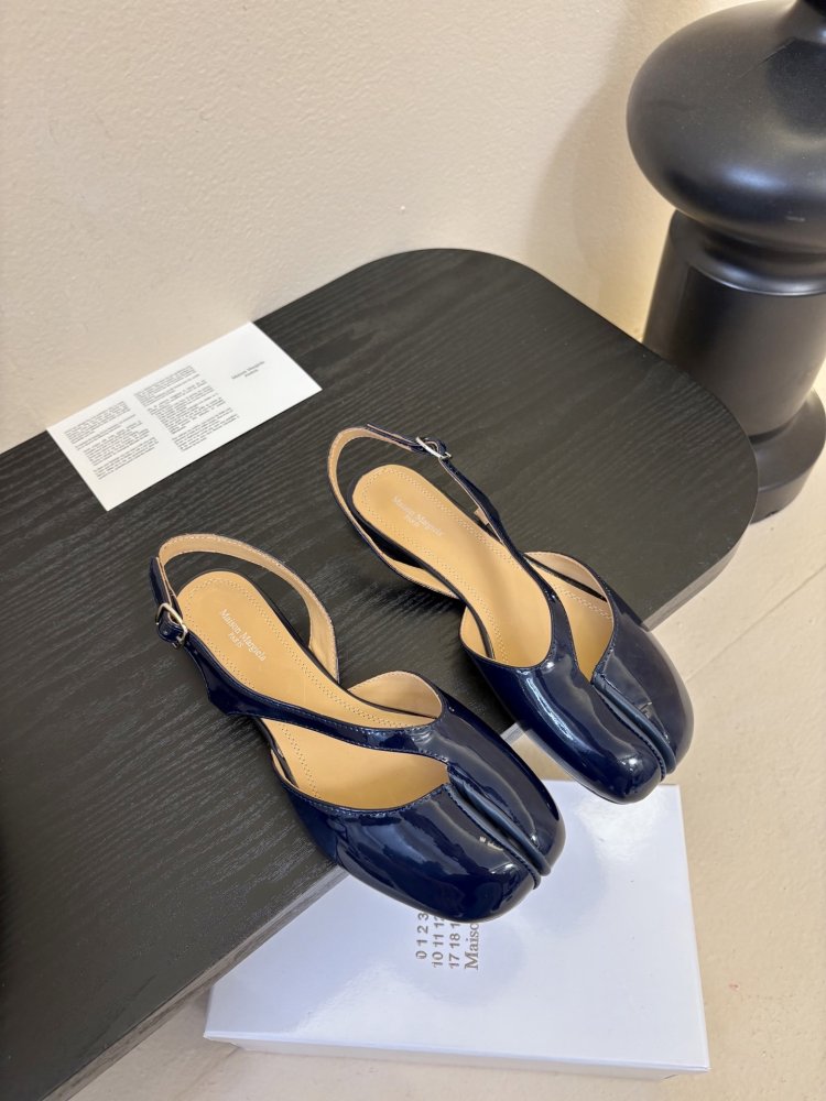 Ballet shoes from bifurcated the toe Tabi