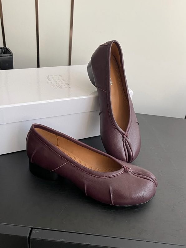 Балетки с раздвоенным носком