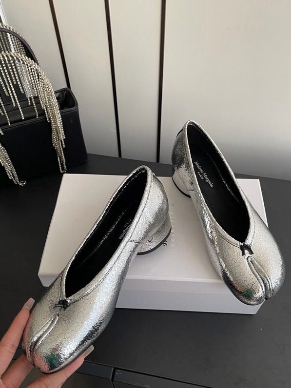 Балетки с раздвоенным носком фото 4