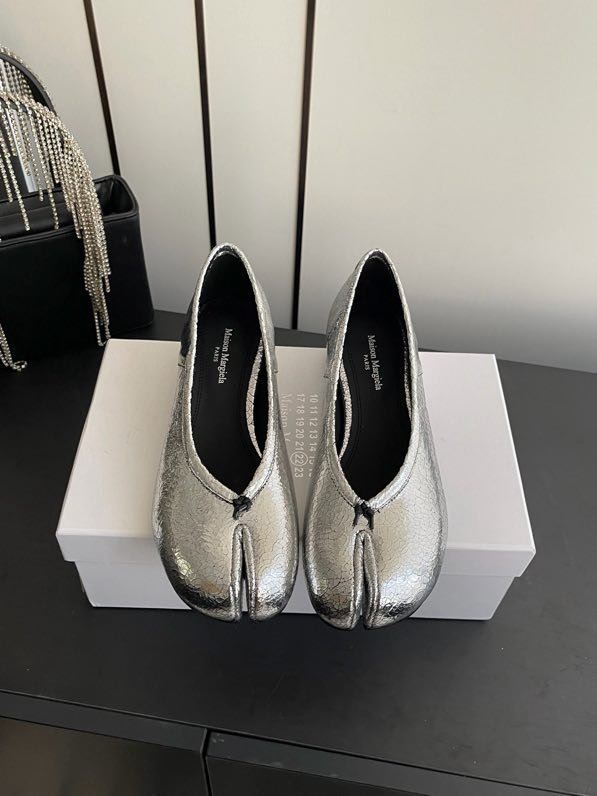 Балетки с раздвоенным носком фото 5