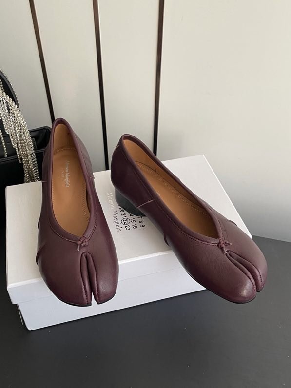 Балетки с раздвоенным носком фото 7