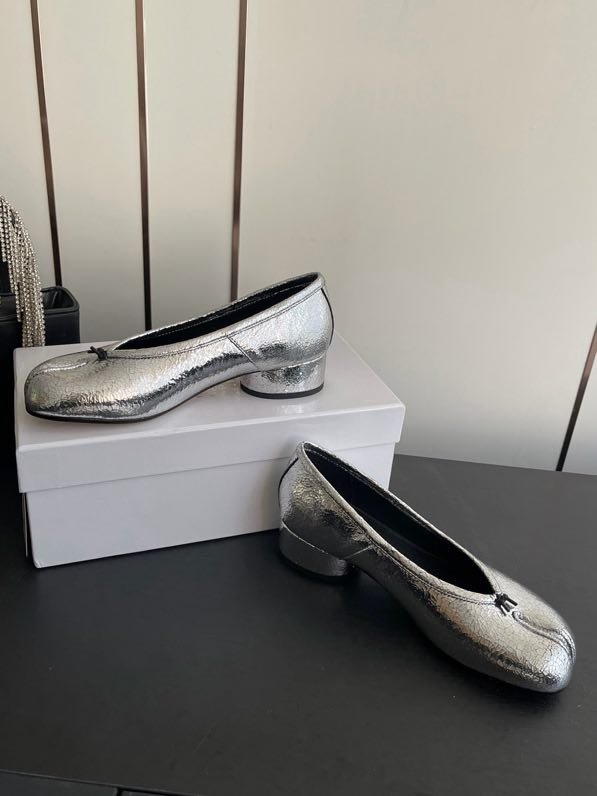 Балетки с раздвоенным носком фото 9