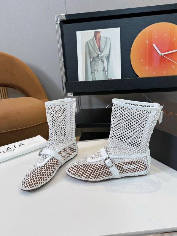 Ballet shoes from high net and skin