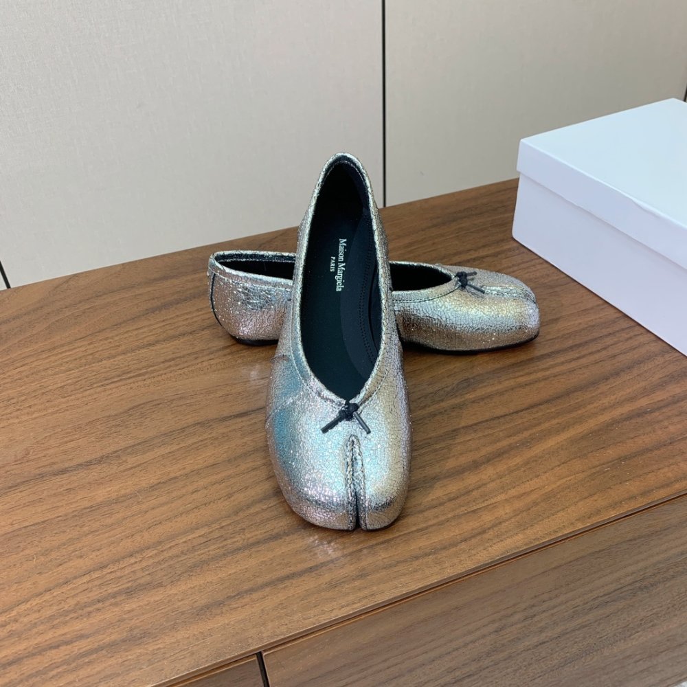 Балетки Tabi с раздвоенным носком