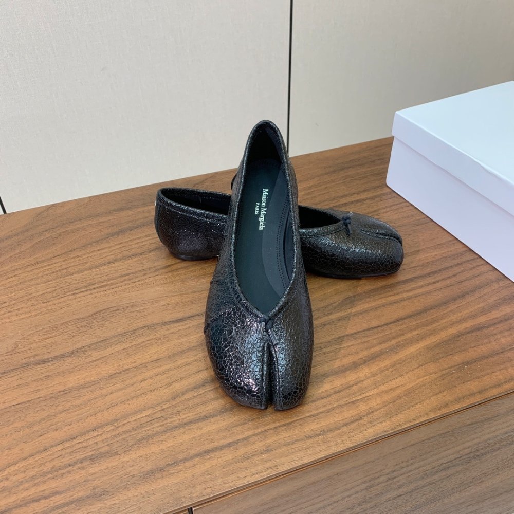 Балетки Tabi с раздвоенным носком