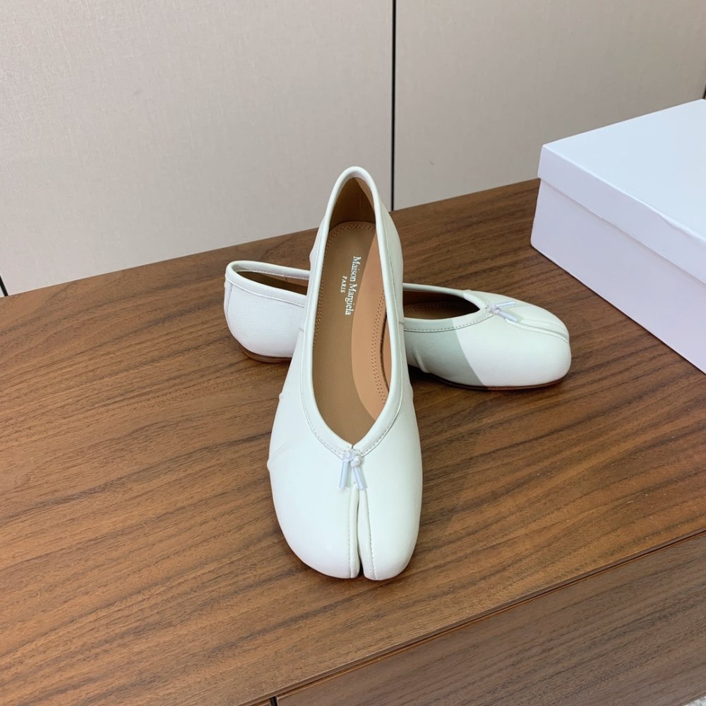 Балетки Tabi с раздвоенным носком