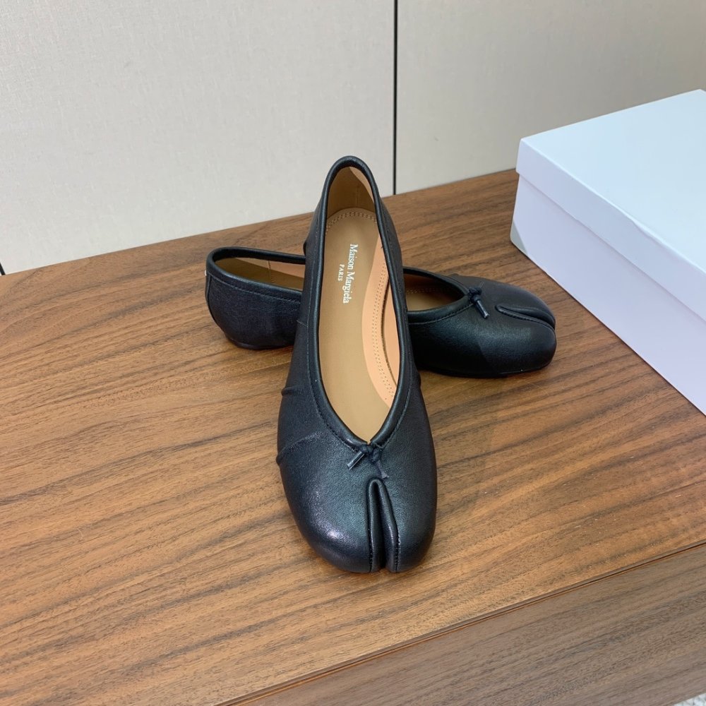 Балетки Tabi с раздвоенным носком