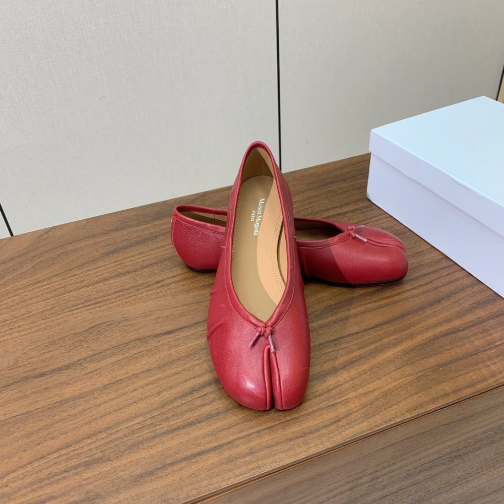 Балетки Tabi с раздвоенным носком