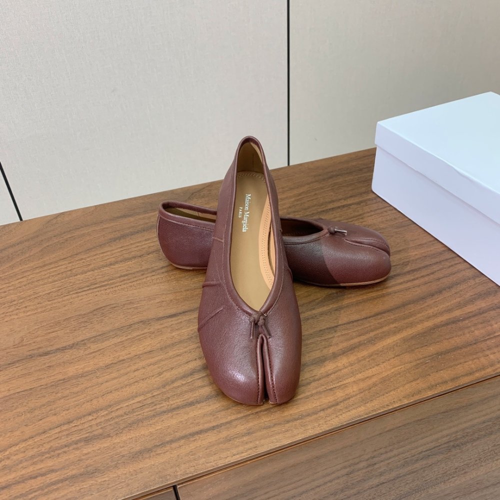 Балетки Tabi с раздвоенным носком