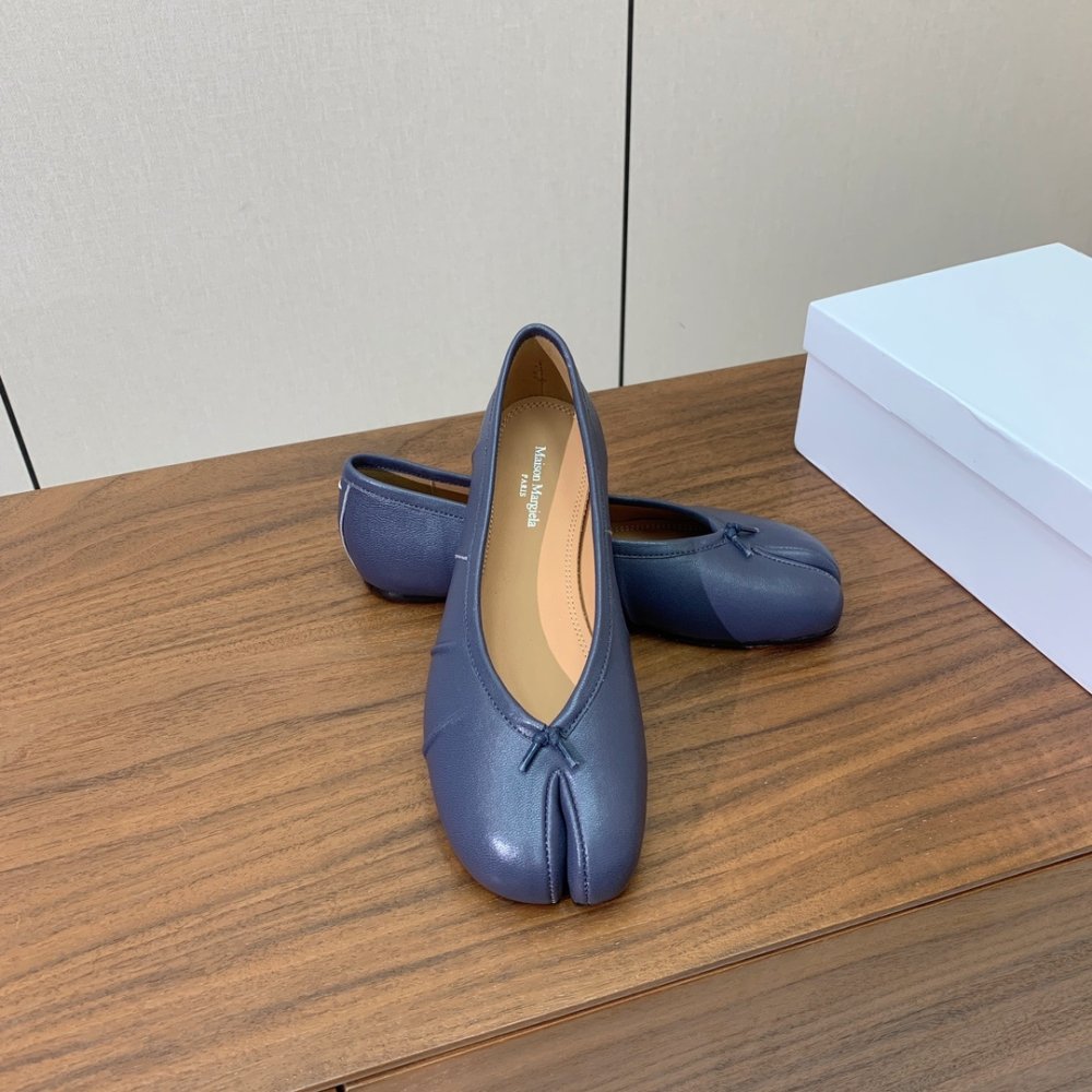 Балетки Tabi с раздвоенным носком