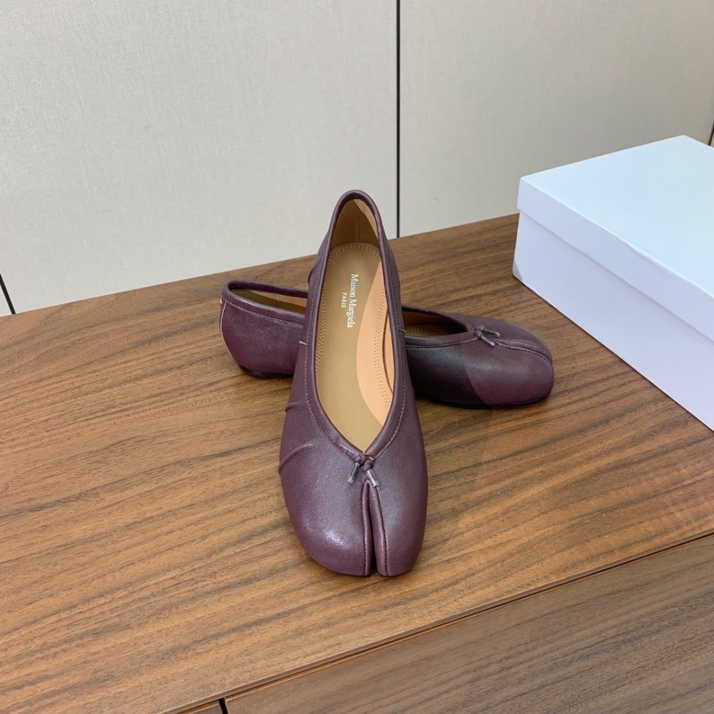 Балетки Tabi с раздвоенным носком