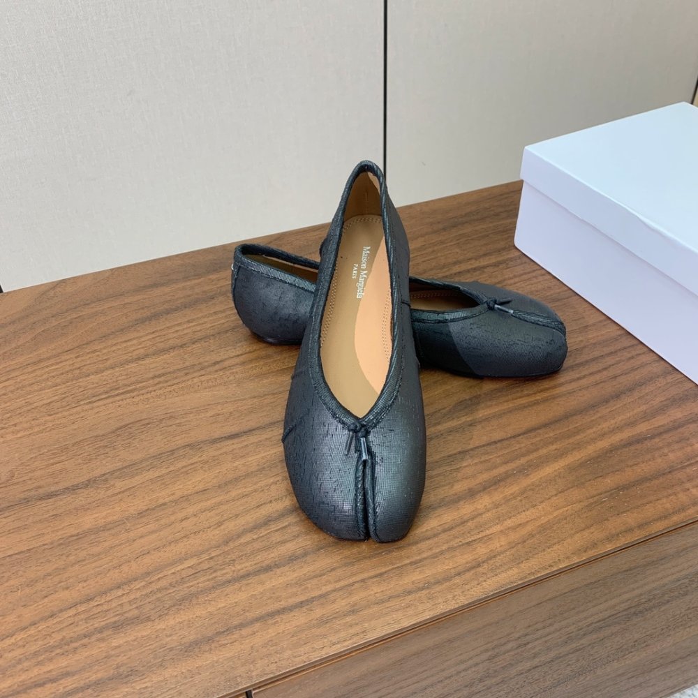 Балетки Tabi с раздвоенным носком