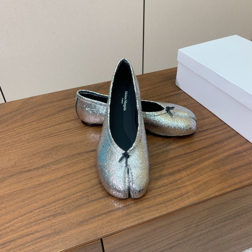 Балетки Tabi с раздвоенным носком