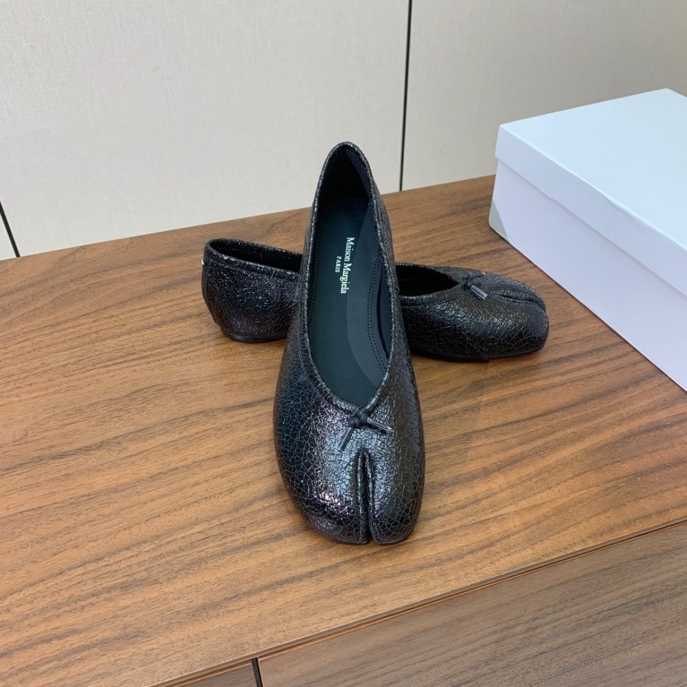 Балетки Tabi с раздвоенным носком