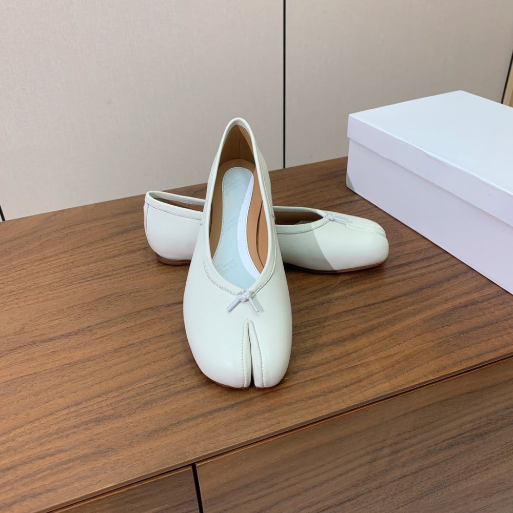 Балетки Tabi с раздвоенным носком