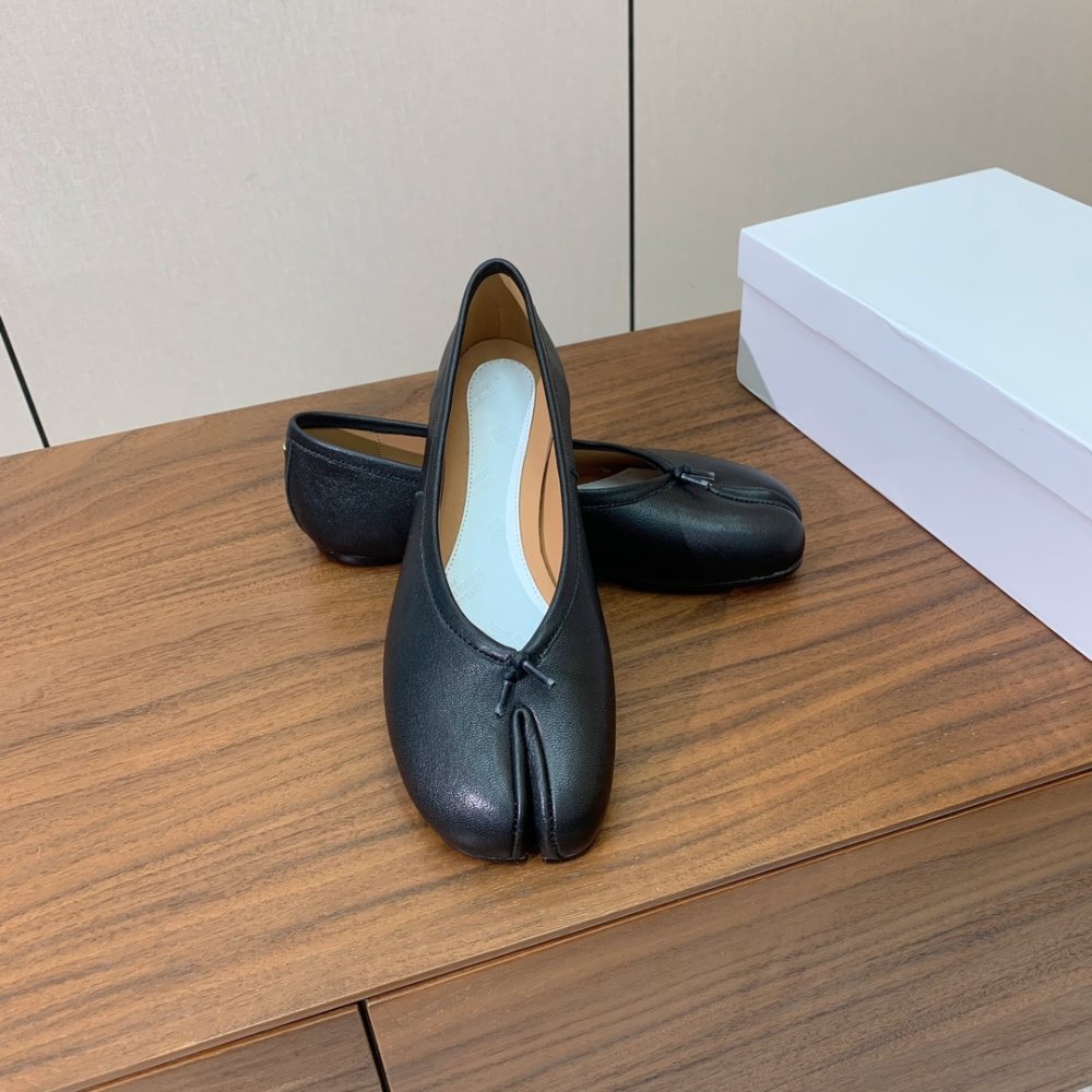 Балетки Tabi с раздвоенным носком