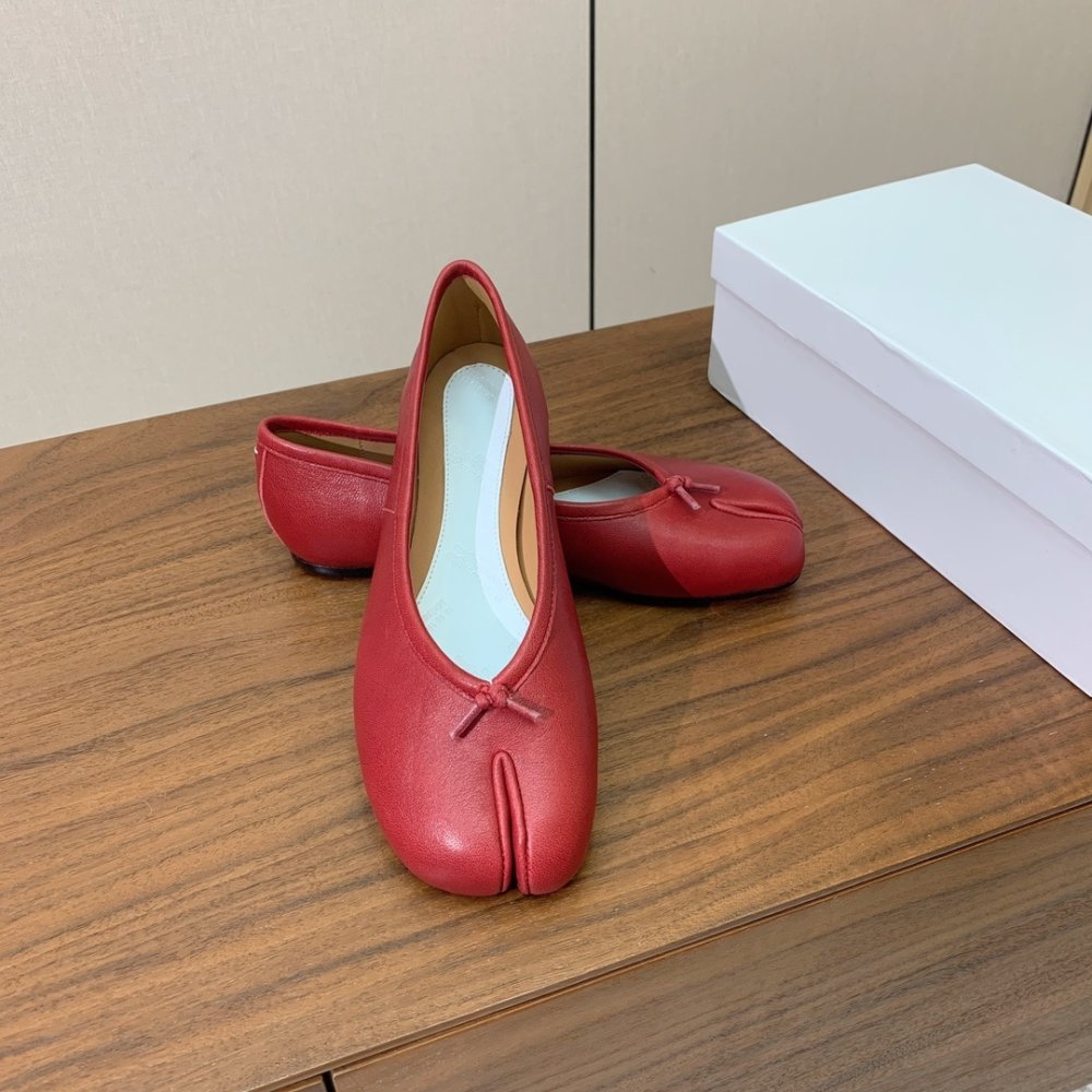 Балетки Tabi с раздвоенным носком