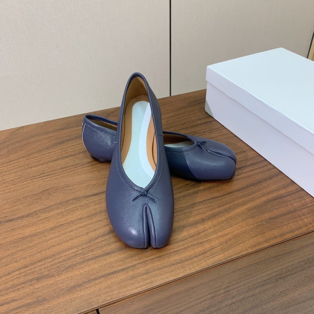 Балетки Tabi с раздвоенным носком