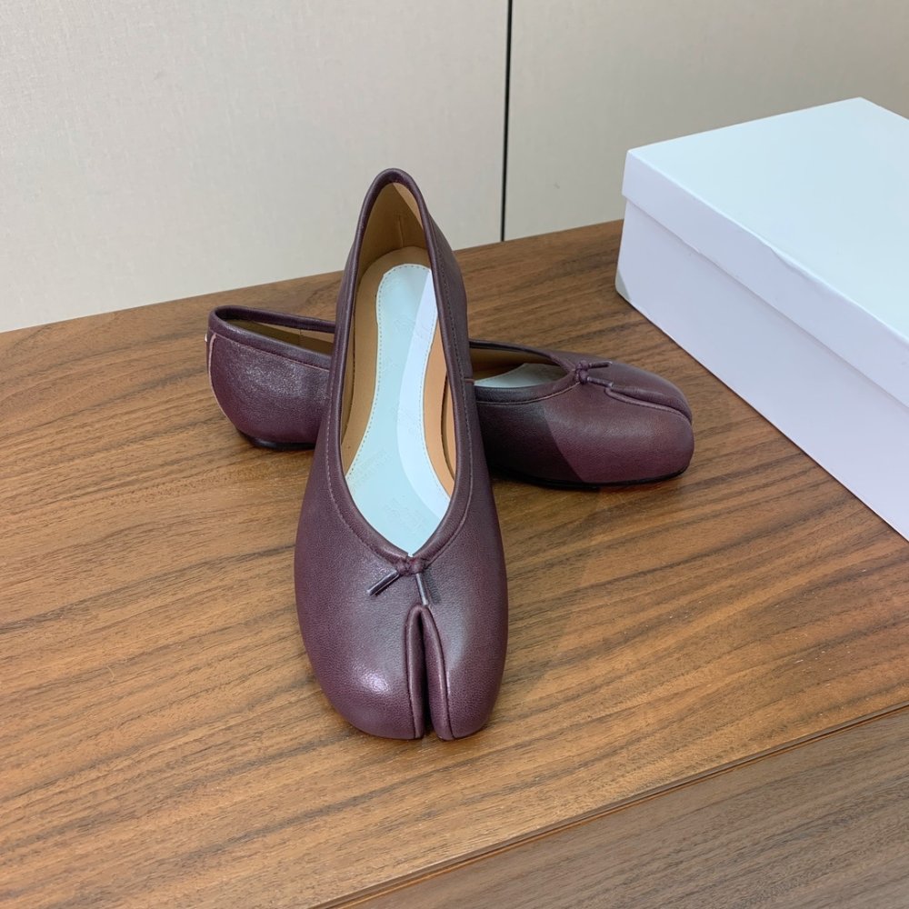 Балетки Tabi с раздвоенным носком