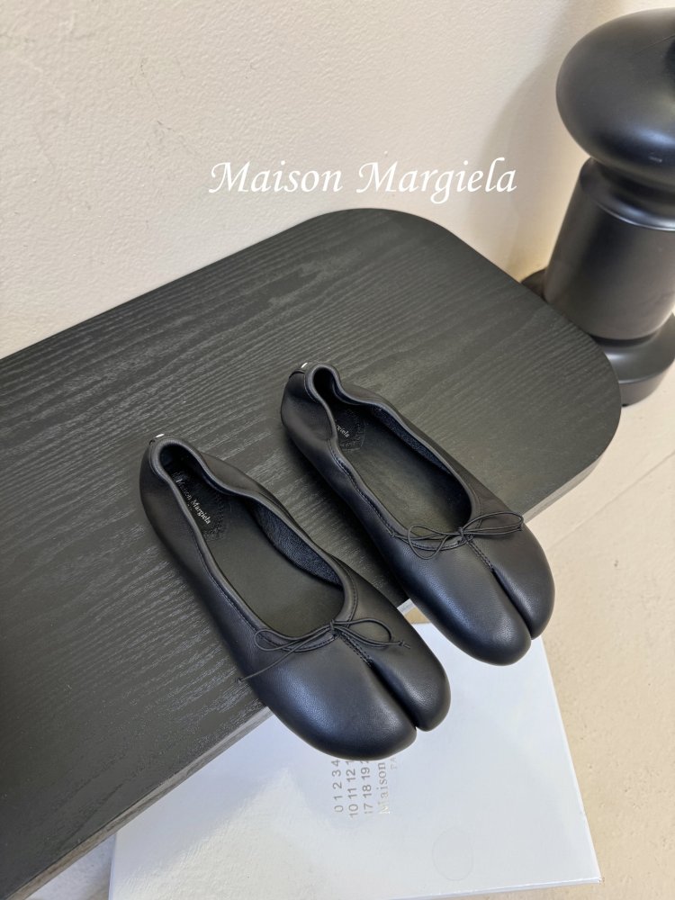 Балетки tabi с раздвоенным носком