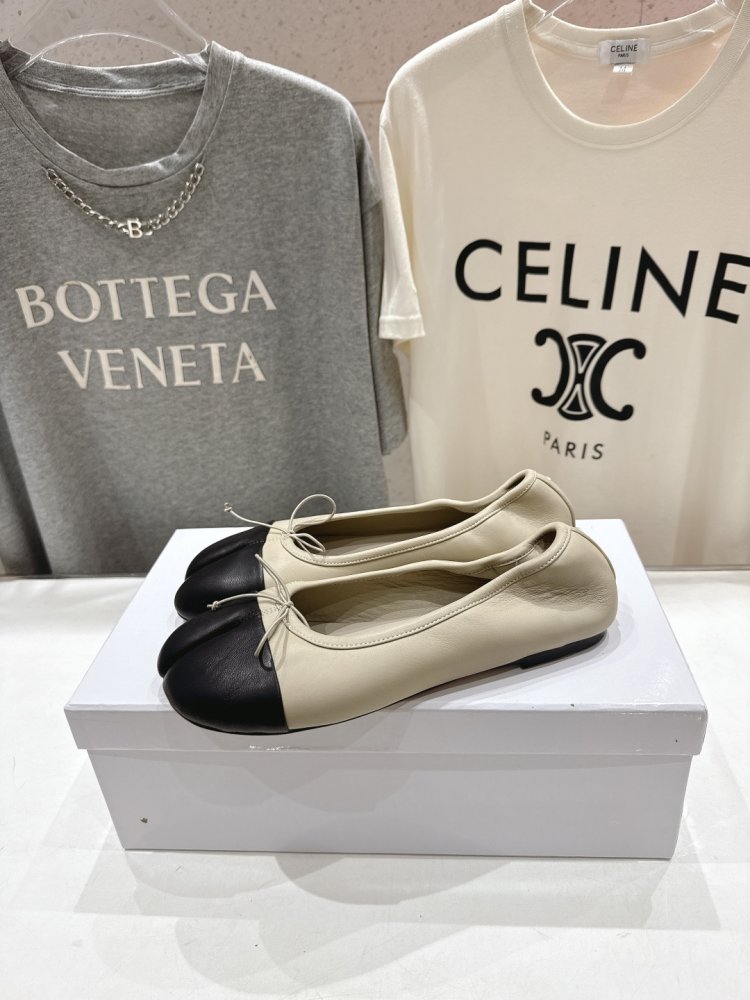 Балетки tabi с раздвоенным носком