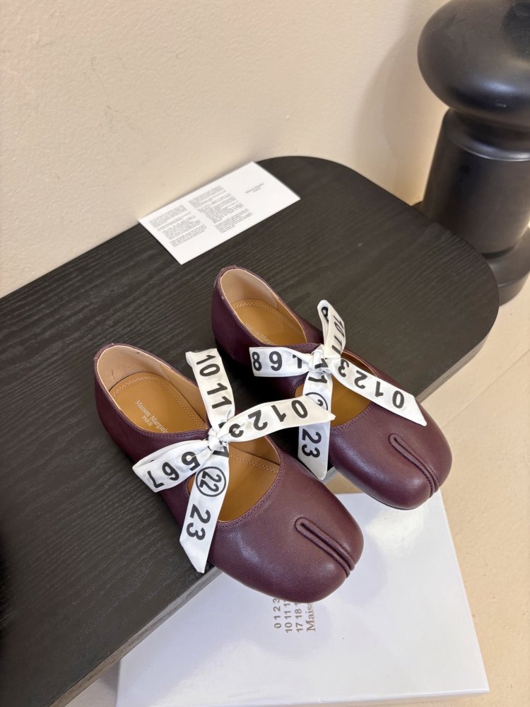 Балетки tabi с раздвоенным носком