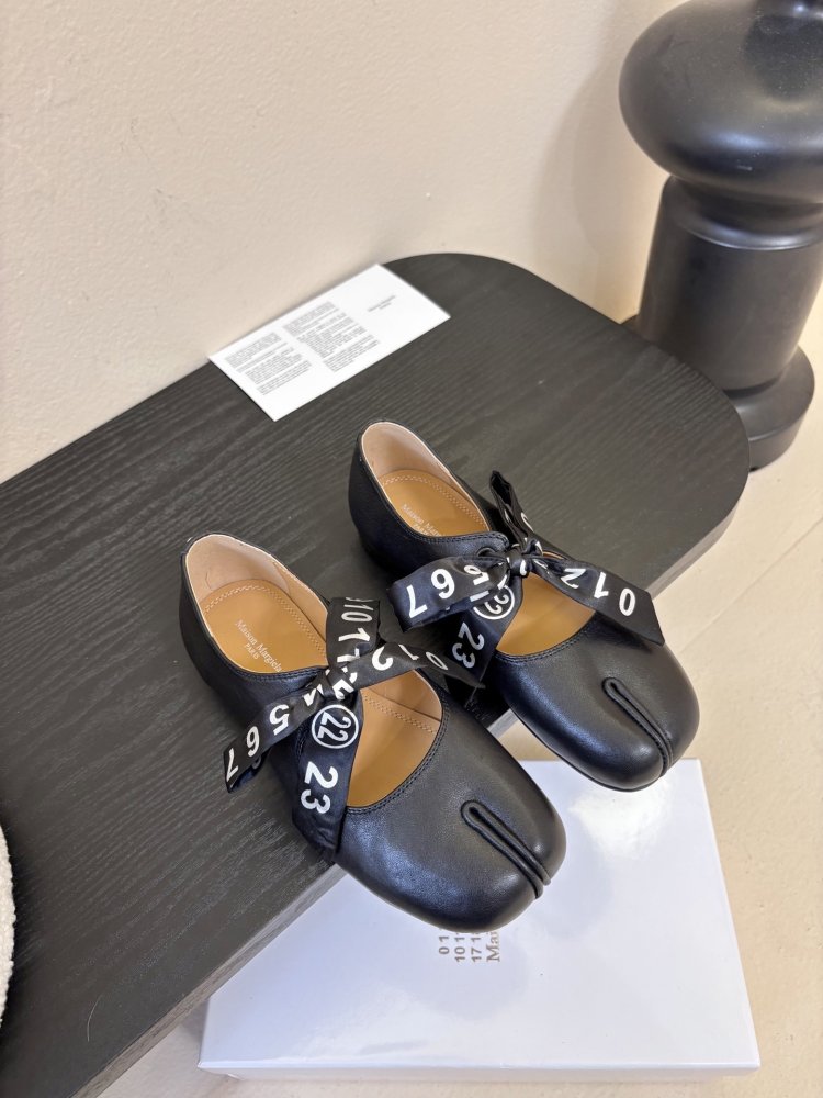 Балетки tabi с раздвоенным носком