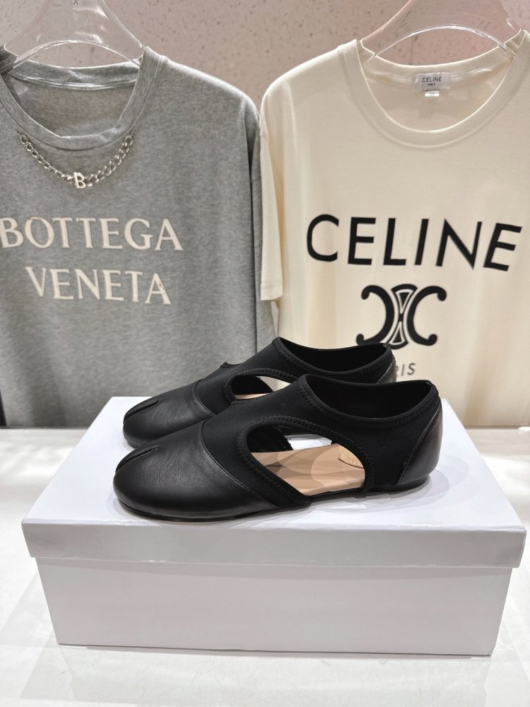 Балетки tabi с раздвоенным носком