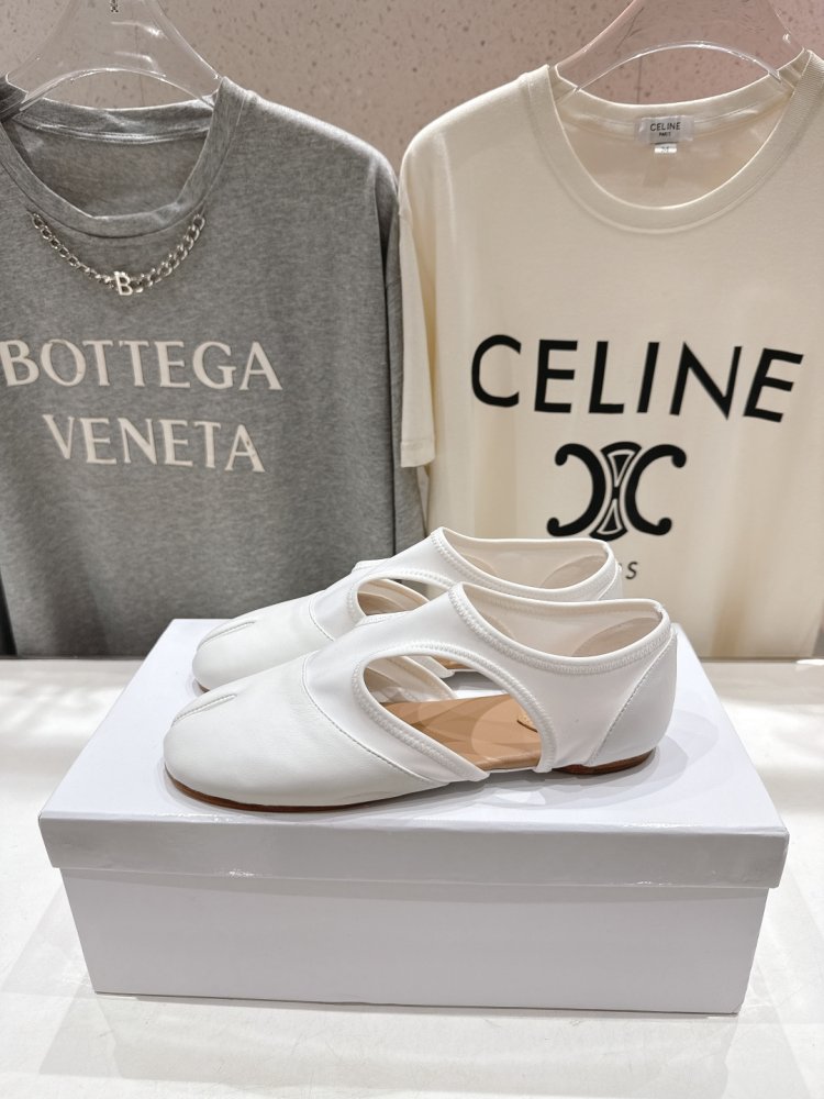 Балетки tabi с раздвоенным носком