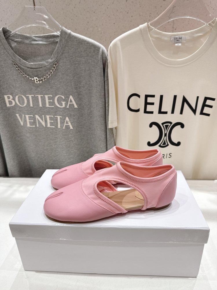 Балетки tabi с раздвоенным носком