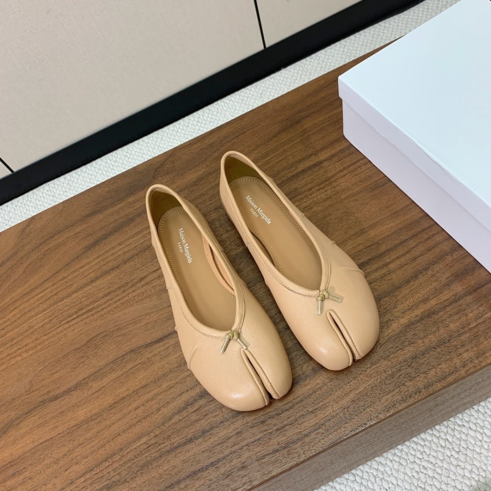 Балетки Tabi с раздвоенным носком фото 2