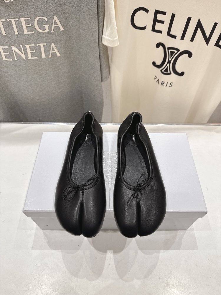 Балетки tabi с раздвоенным носком фото 2