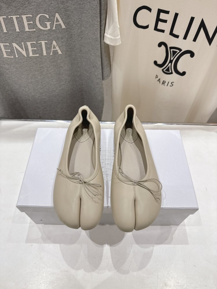 Балетки tabi с раздвоенным носком фото 2