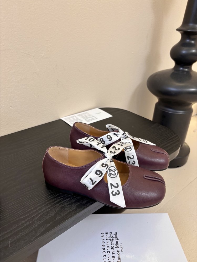 Балетки tabi с раздвоенным носком фото 2