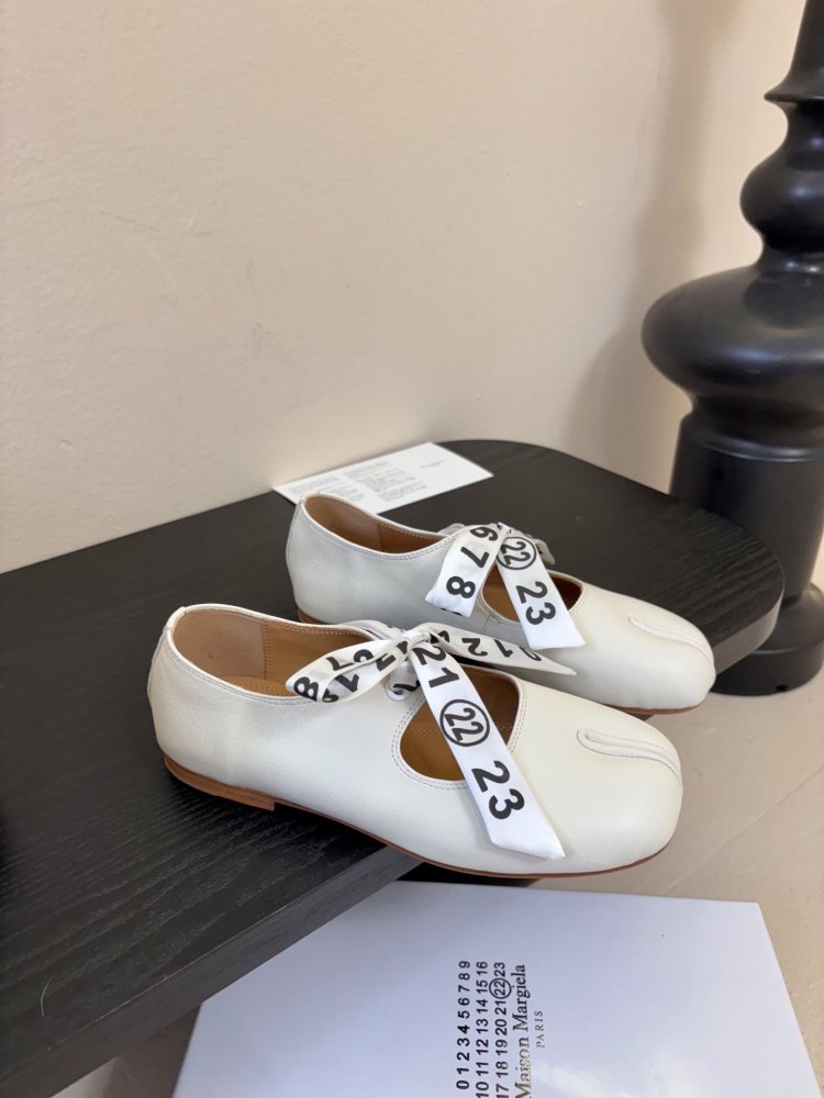 Балетки tabi с раздвоенным носком фото 2