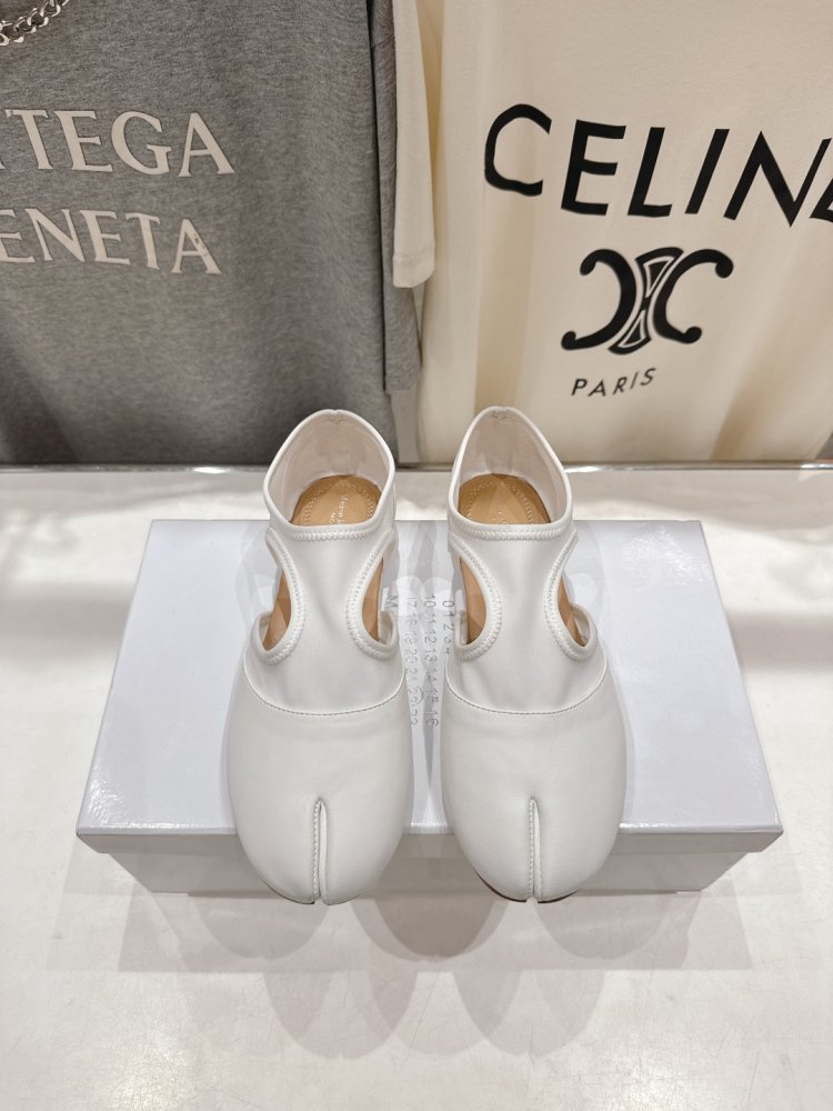 Балетки tabi с раздвоенным носком фото 2