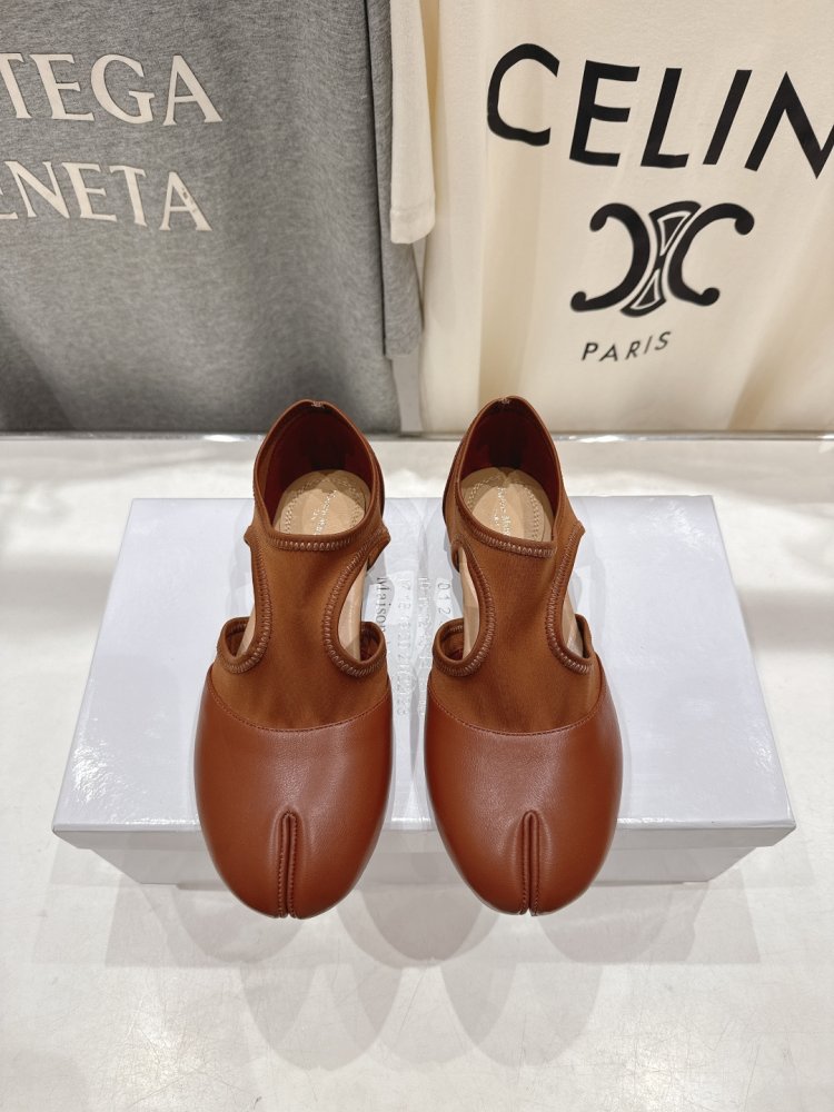 Балетки tabi с раздвоенным носком фото 2