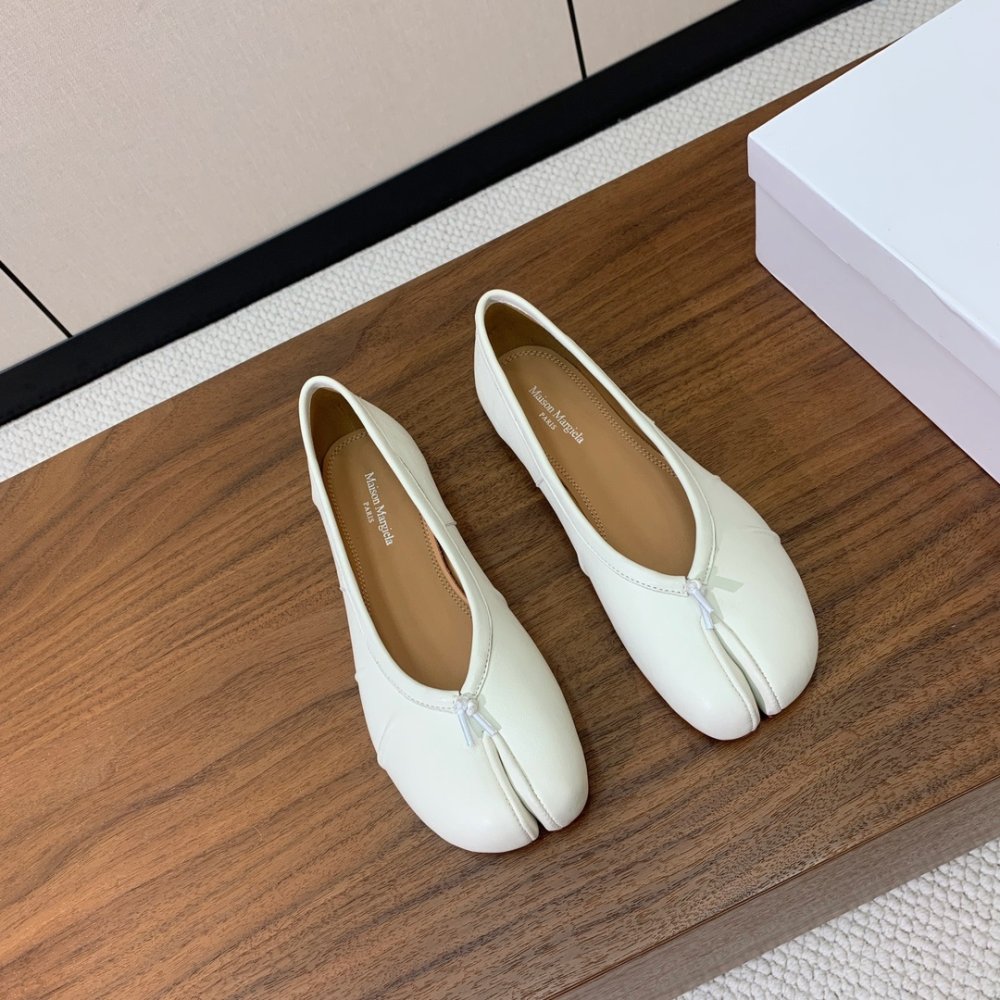 Балетки Tabi с раздвоенным носком фото 3