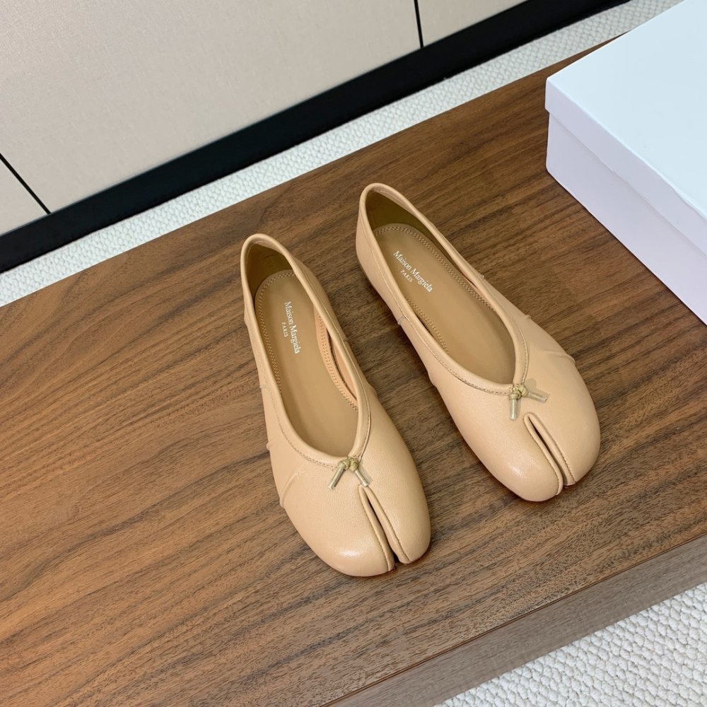 Балетки Tabi с раздвоенным носком фото 3