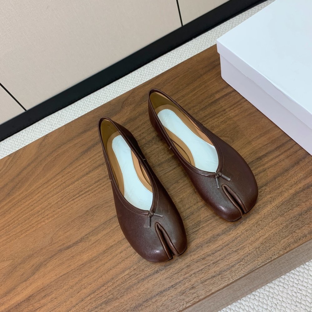 Балетки Tabi с раздвоенным носком фото 3