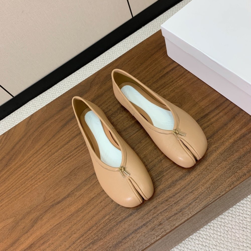 Балетки Tabi с раздвоенным носком фото 3