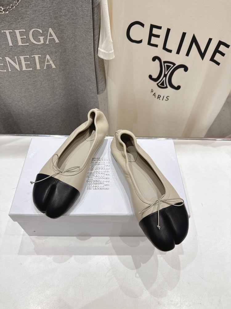 Балетки tabi с раздвоенным носком фото 3